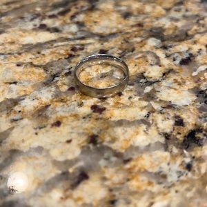 14K white gold band
